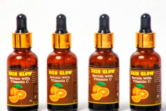 découvrez notre sérum à la vitamine c, enrichi pour illuminer votre teint, réduire les signes de vieillissement et booster l'hydratation de votre peau. une formule légère et efficace pour une peau radieuse et revitalisée.