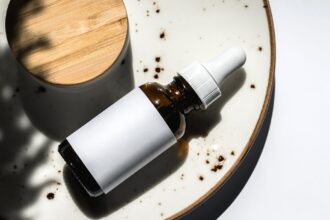découvrez notre sérum anti-âge révolutionnaire, conçu pour réduire les rides et raffermir la peau. formulé avec des ingrédients naturels puissants, il hydrate en profondeur et revitalise le teint, vous offrant un éclat youthful et radieux.