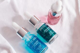 découvrez notre sérum anti-taches, une solution efficace pour unifier le teint et réduire l'apparence des imperfections. formulé avec des ingrédients puissants, il aide à éclaircir les taches tout en offrant une hydratation optimale pour une peau radieuse et revitalisée.