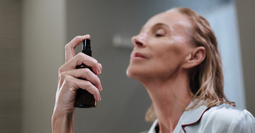 découvrez notre sérum hydratant, formulé pour revitaliser et nourrir votre peau en profondeur. sa texture légère pénètre rapidement, laissant votre visage velouté et éclatant de santé. idéal pour tous les types de peau, il apporte une hydratation durable et une sensation de fraîcheur.