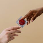 explorez l'importance du consentement sexuel, une notion essentielle qui garantit le respect des droits de chaque individu. apprenez à reconnaître, communiquer et établir des limites saines dans les relations, pour une intimité épanouissante et respectueuse.