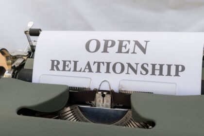 découvrez les principes de la sexualité consensuelle, un espace où le respect, la communication et le consentement mutuel sont au cœur des relations intimes. apprenez à établir des limites claires et à promouvoir une expérience épanouissante et sécurisée.