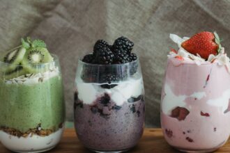 découvrez notre sélection de délicieuses recettes de smoothies protéinés, parfaits pour un petit déjeuner énergisant ou une collation nutritive. riches en protéines et en saveurs, ces smoothies vous aident à atteindre vos objectifs santé tout en ravissant vos papilles.