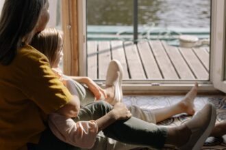 découvrez nos soins après-soleil apaisants et hydratants pour revitaliser votre peau après une exposition au soleil. réparez, nourrissez et protégez votre épiderme tout en prolongeant votre bronzage grâce à nos produits spécialement formulés.