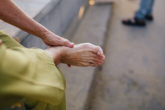 découvrez notre gamme de soins pour peaux matures, formulée pour hydrater, raffermir et revitaliser votre épiderme. offrez à votre peau la nutrition dont elle a besoin pour afficher jeunesse et éclat.