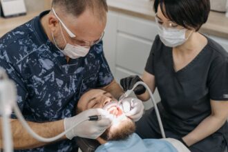 découvrez l'importance des soins de suivi pour assurer une récupération optimale et un suivi de santé efficace. apprenez comment ces pratiques peuvent améliorer votre bien-être et prévenir d'éventuelles complications.