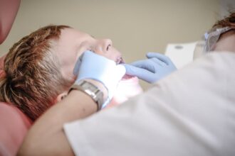 découvrez nos conseils et astuces pour des soins dentaires optimaux. apprenez à maintenir une bonne hygiène bucco-dentaire, à prévenir les problèmes dentaires et à choisir les meilleurs produits pour votre sourire. prenez soin de vos dents et préservez votre santé dentaire dès aujourd'hui.