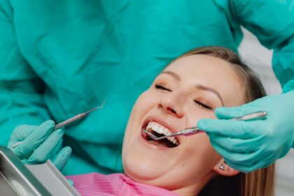 découvrez des conseils et des produits essentiels pour prendre soin de vos gencives. améliorez votre hygiène bucco-dentaire et prévenez les problèmes grâce à des routines adaptées et des recommandations de professionnels.