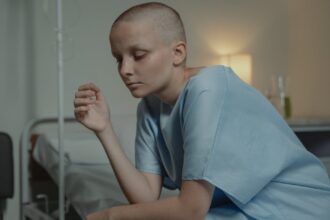 découvrez les soins palliatifs, une approche essentielle pour améliorer la qualité de vie des patients atteints de maladies graves, en offrant soutien, réconfort et gestion de la douleur. apprenez comment ces soins pluridisciplinaires accompagnent les familles et favorisent une fin de vie sereine.