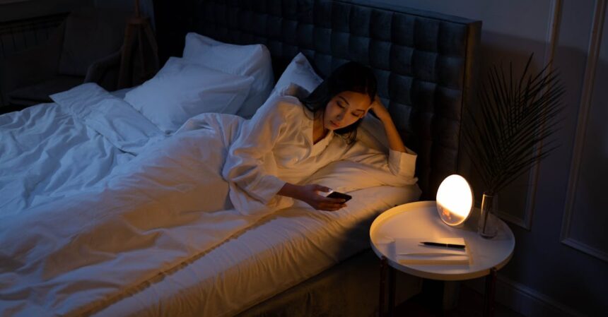 découvrez les causes et les solutions pour lutter contre l'insomnie. améliorez la qualité de votre sommeil grâce à des conseils pratiques et des remèdes naturels.