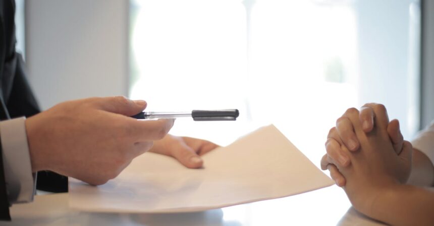 découvrez l'importance de la confiance dans les relations personnelles et professionnelles. apprenez comment construire, maintenir et renforcer la confiance pour favoriser des échanges authentiques et durables.