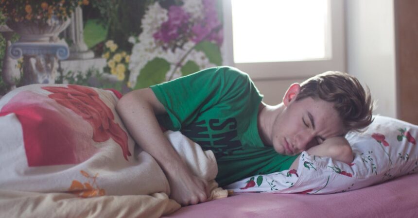 découvrez l'importance du sommeil pour votre santé et votre bien-être. apprenez des astuces pour améliorer la qualité de votre sommeil et bénéficier d'un repos réparateur.