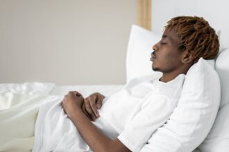 découvrez le pouvoir d'un sommeil réparateur pour revitaliser votre corps et votre esprit. apprenez des techniques et conseils pour améliorer la qualité de votre sommeil, réduire le stress et retrouver votre énergie au quotidien.