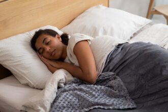 découvrez les bienfaits d'un sommeil réparateur pour revitaliser votre corps et votre esprit. apprenez les techniques et conseils pour améliorer la qualité de votre sommeil et retrouver énergie et bien-être.