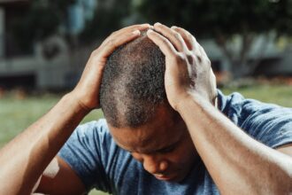 découvrez les causes, symptômes et traitements de la migraine. apprenez comment soulager vos douleurs et améliorer votre qualité de vie grâce à nos conseils et astuces.