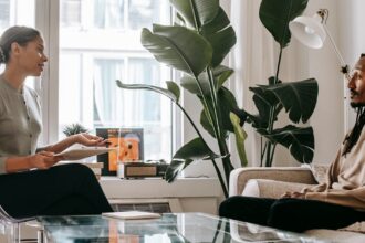 découvrez notre service de soutien psychologique, conçu pour vous aider à surmonter les défis émotionnels et mentaux. nos professionnels qualifiés offrent un accompagnement personnalisé pour améliorer votre bien-être et votre qualité de vie.