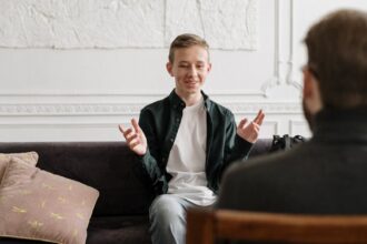 découvrez comment le soutien psychologique peut améliorer votre bien-être mental et émotionnel, en vous offrant des outils et des stratégies pour surmonter les défis de la vie quotidienne.