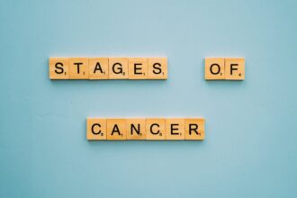 découvrez les différents stades du cancer, leur classification, et comment ils influencent le diagnostic et le traitement. informez-vous sur l'importance de la détection précoce et des options thérapeutiques adaptées à chaque stade.
