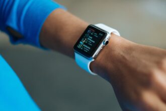 découvrez l'importance du suivi de la santé pour améliorer votre bien-être. explorez des méthodes et des technologies innovantes qui vous permettent de surveiller vos indicateurs de santé et de prendre des décisions éclairées pour un mode de vie plus sain.