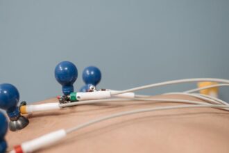 surveillez votre santé cardiaque avec notre technologie avancée de monitoring cardiaque. restez informé sur votre rythme cardiaque, détectez les anomalies rapidement et améliorez votre bien-être au quotidien grâce à des outils faciles à utiliser.