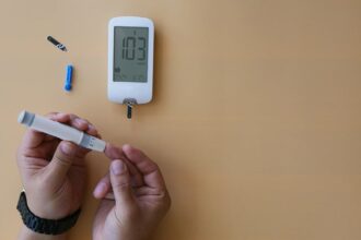 surveillez votre santé cardiaque avec notre guide complet sur le monitoring de la pression artérielle. découvrez des conseils pratiques, des outils essentiels et l'importance d'un suivi régulier pour maintenir un cœur en bonne santé.