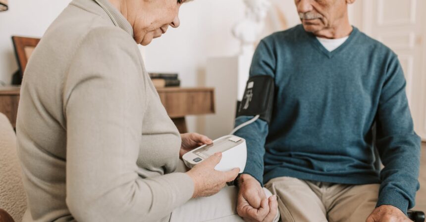découvrez comment la surveillance médicale simplifiée améliore le suivi de votre santé grâce à des outils innovants et des processus optimisés, garantissant un accès facile aux soins et un suivi personnalisé.