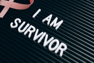 découvrez des histoires inspirantes et des conseils pratiques pour surmonter le cancer. apprenez à gérer le parcours de guérison, à trouver du soutien et à redécouvrir l'espoir à travers des témoignages de ceux qui ont survécu.