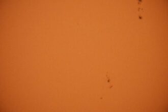 découvrez les taches solaires, ces phénomènes fascinants à la surface du soleil. apprenez comment elles influencent notre climat, leur rôle dans le cycle solaire et les avancées scientifiques sur ces mystérieux points sombres.