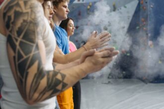 découvrez des techniques d'entraînement en force efficaces pour améliorer votre performance physique, développer votre musculature et atteindre vos objectifs fitness. explorez des conseils pratiques et des méthodes variées pour optimiser vos séances d'entraînement.