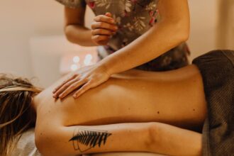 découvrez des techniques de relaxation efficaces pour apaiser votre esprit et votre corps. apprenez à gérer le stress et à améliorer votre bien-être grâce à des méthodes simples et accessibles.