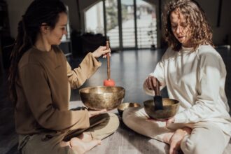 découvrez des techniques de respiration efficaces pour améliorer votre bien-être, réduire le stress et optimiser votre concentration. apprenez à maîtriser votre souffle pour un équilibre émotionnel et une meilleure santé.