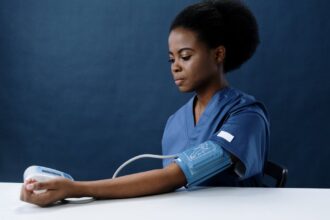 découvrez tout sur la pression artérielle : ses normes, les facteurs qui l'influencent, et des conseils pour la maintenir à un niveau sain. informez-vous sur les risques associés et améliorez votre santé cardiovasculaire.