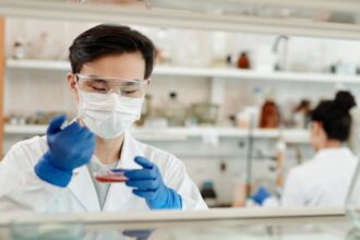 découvrez le test psa, un examen essentiel pour la détection précoce du cancer de la prostate. informez-vous sur son fonctionnement, son importance et les recommandations pour le dépistage.