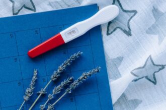 découvrez notre test de grossesse à domicile : simple, rapide et fiable pour confirmer votre grossesse en toute intimité. testez-le dès aujourd'hui pour un résultat précis et rassurant.