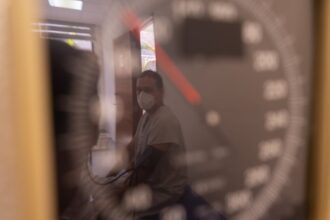 découvrez ce qu'est un stress test, son utilité pour évaluer la résistance et la performance d'un système sous pression, et comment il est essentiel dans divers secteurs tels que la finance, la santé et l'ingénierie.