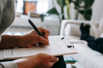 découvrez la thérapie ciblée, une approche innovante du traitement des maladies qui vise à attaquer spécifiquement les cellules malades tout en préservant les cellules saines, offrant ainsi des solutions personnalisées et efficaces pour les patients.