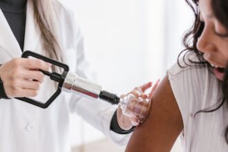 découvrez les bienfaits des thérapies complémentaires : des approches holistiques pour améliorer votre bien-être physique et mental, comme l'acupuncture, la méditation et l'aromathérapie.