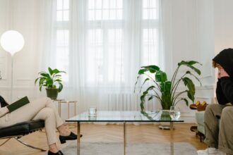 découvrez comment la thérapie comportementale peut vous aider à surmonter des difficultés émotionnelles et comportementales. apprenez des techniques adaptées pour améliorer votre bien-être et transformer votre quotidien.