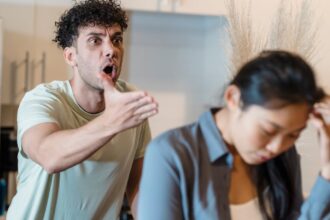découvrez comment la thérapie de couple peut renforcer votre relation, améliorer la communication et résoudre les conflits. rejoignez des experts pour un accompagnement adapté à vos besoins et retrouvez l'harmonie au sein de votre couple.