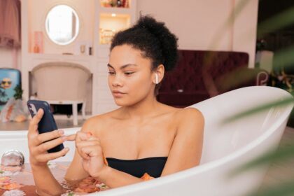 découvrez la thérapie en ligne : un service accessible pour améliorer votre bien-être mental. profitez de séances individuelles avec des professionnels qualifiés depuis le confort de votre foyer. prenez soin de votre santé mentale dès aujourd'hui.