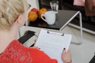découvrez les thérapies comportementales, des approches psychologiques efficaces pour modifier les comportements indésirables et améliorer le bien-être mental. apprenez comment ces méthodes peuvent vous aider à surmonter des défis tels que l'anxiété, la dépression et les phobies.