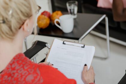 découvrez les thérapies comportementales, des approches psychologiques efficaces pour modifier les comportements indésirables et améliorer le bien-être mental. apprenez comment ces méthodes peuvent vous aider à surmonter des défis tels que l'anxiété, la dépression et les phobies.