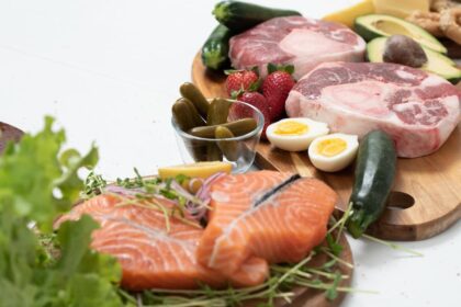 découvrez les bienfaits du régime cétogène, une approche alimentaire qui favorise la perte de poids en réduisant les glucides et en augmentant les graisses saines. apprenez à préparer des repas savoureux et à adopter un mode de vie plus sain grâce à des conseils pratiques et des recettes adaptées.