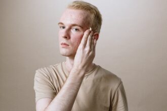 découvrez des solutions efficaces pour traiter l'acné et retrouver une peau saine et éclatante. nos conseils et produits adaptés vous aideront à combattre les imperfections et à améliorer la texture de votre peau.