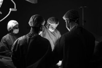 découvrez tout ce qu'il faut savoir sur la chirurgie de la prostate, ses indications, les types de procédures, les risques et les soins post-opératoires pour une meilleure santé masculine.