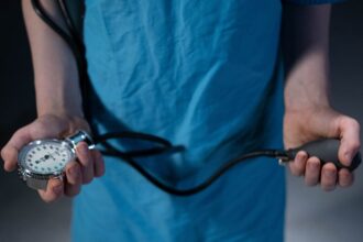 découvrez les différentes options de traitement pour l'hypertension, incluant des conseils sur les médicaments, les changements de mode de vie et les remèdes naturels pour gérer efficacement votre pression artérielle.