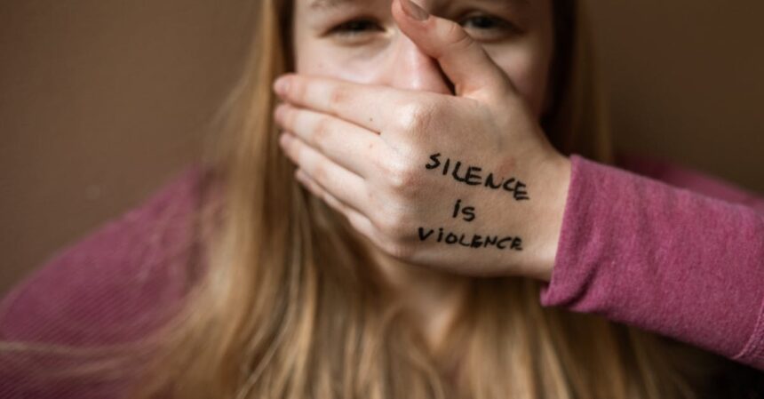 découvrez comment le traumatisme émotionnel peut affecter votre bien-être mental et physique. apprenez des stratégies pour surmonter la douleur émotionnelle, retrouver la sérénité et améliorer votre qualité de vie.