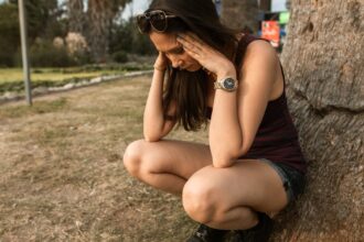 découvrez des stratégies efficaces pour gérer l'anxiété, comprendre ses causes et apprendre des techniques de relaxation pour améliorer votre bien-être mental.