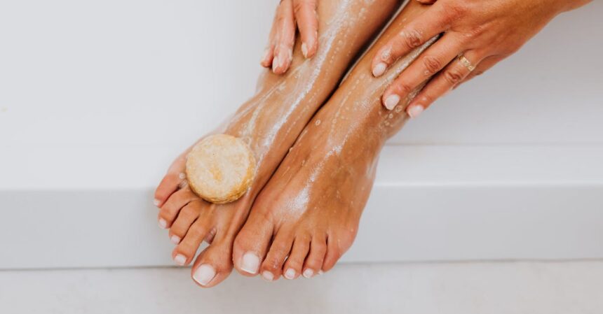 découvrez les bienfaits de l'exfoliation pour votre peau. apprenez comment éliminer les cellules mortes, favoriser le renouvellement cellulaire et révéler un teint éclatant. transformez votre routine de soins avec nos conseils pratiques et nos produits recommandés pour un visage radieux.