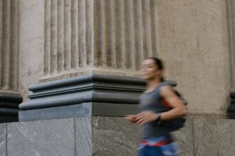 découvrez des entraînements efficaces qui maximisent vos résultats en un minimum de temps. boostez votre forme physique avec des routines adaptées à tous les niveaux, alliant cardio et renforcement musculaire.